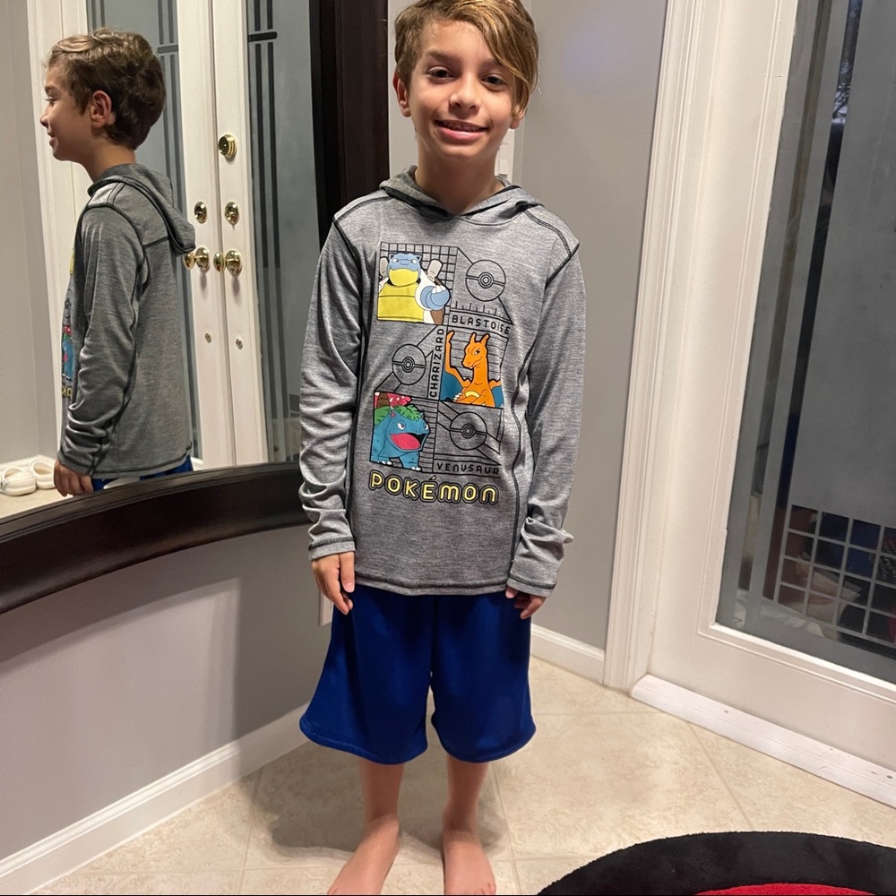 Pokémon hoddie shirt boys medium